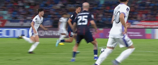 半场：柔佛新山0-0广岛三箭，金朱晟染红，双方共3次中框